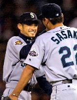 Ichiro congratulates Sasaki